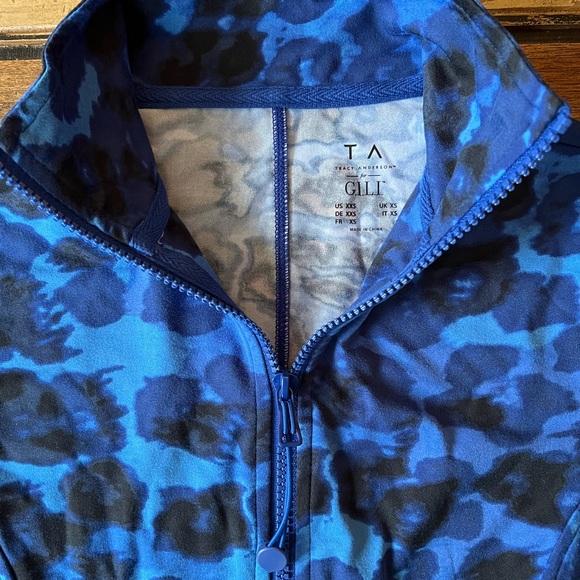 NWOT TA Tracy Anderson G.I.L.I. Blue Camouflage Jacket - Picture 3 of 7